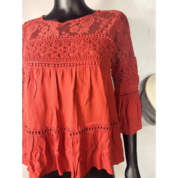 Taylor & Sage shirt with floral prints and lace and crochet Red Sz S‎ - Picture 7 of 11